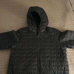 North face boys 18-20 black hooded jacket. Thermoball.
